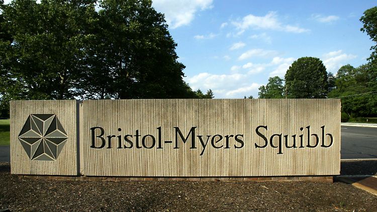 Bristol-Myers rechnet durch die Fusion mit jährlichen Einsparungen von etwa 2,5 Milliarden Dollar bis 2022.