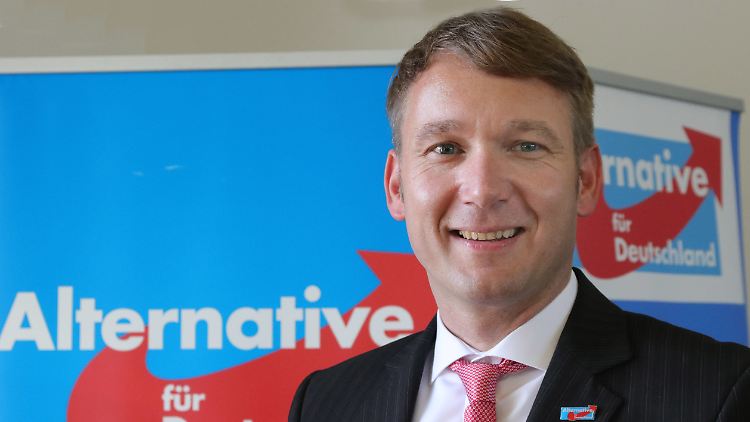 "Ja, mein Name wird genannt." Poggenburg kokettiert offen mit einer möglichen Abspaltung von der AfD.  