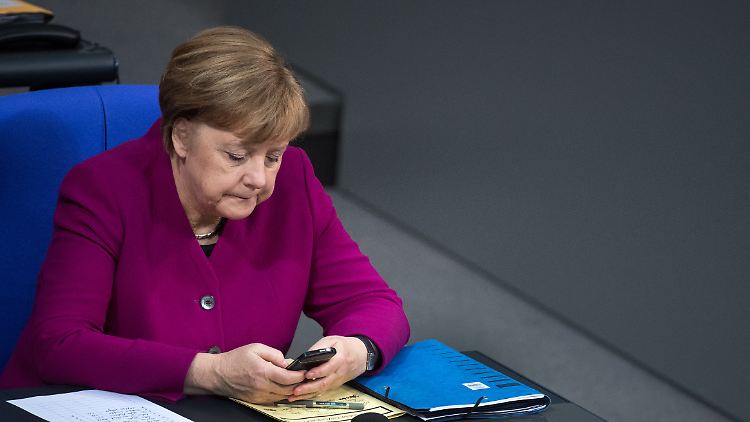 Von Merkel gelangten unter anderem E-Mail-Adressen an die Öffentlichkeit - allerdings keine sensiblen Daten.