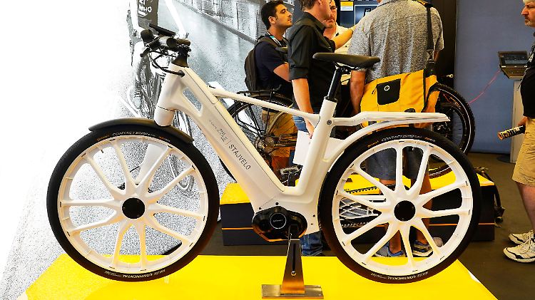 Definitiv ein Hingucker: Das RV01 von Stajvelo beeindruckt unter anderem mit Einarmführungen für Vorder- und Hinterrad.
