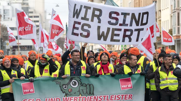 Geldtransport-Mitarbeiter vor einigen Tagen bei einer Demonstration in München.