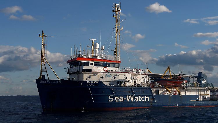 Die "Sea-Watch" liegt vor Malta, darf aber nicht anlegen.