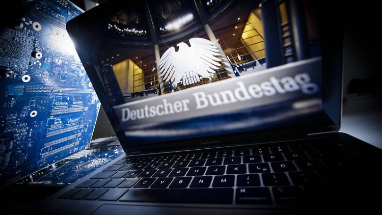 Bundestagsabgeordnete fordern nach dem Hackerangriff Aufklärung, strengere Gesetze oder einer Umstrukturierung des BSI.