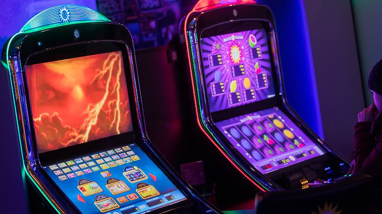 Im Fall der Schüsse auf die Spielhalle ermittelt die Polizei nach eigenen Angaben in alle Richtungen.