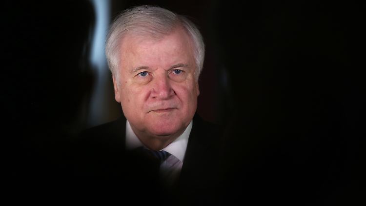 Innenminister Seehofer erfuhr erst am Freitag von dem massiven Datendiebstahl.