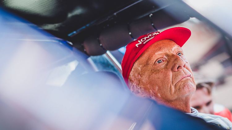 Niki Lauda unterzieht sich momentan einer aufwendigen Rehabilitation.