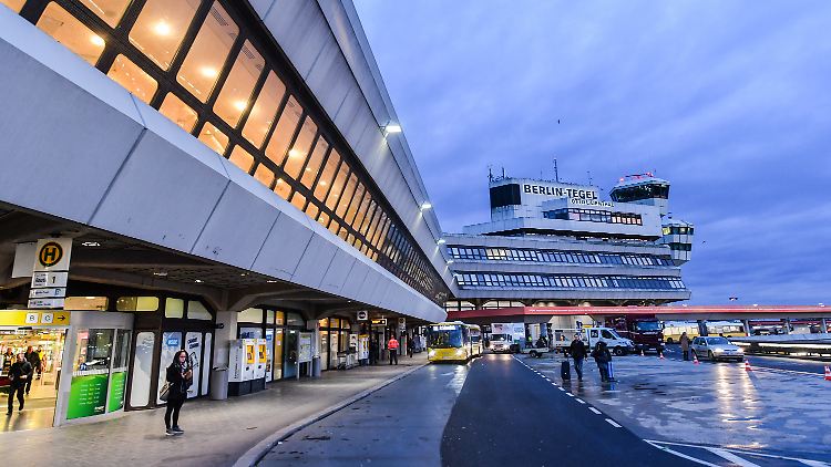 Bundesweit 20 Euro die Stunde: Mit gezielt angesetzten Arbeitsniederlegungen an großen deutschen Flughäfen wie Tegel (Archivbild) will die Gewerkschaft Verdi ihren Forderungen im Tarifstreit Nachdruck verleihen.