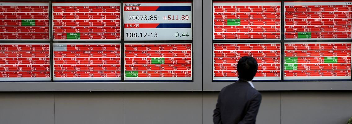 Mehr als 2,8 Prozent im Plus: In Tokio zieht der Nikkei zum Wochenauftakt kräftig an.