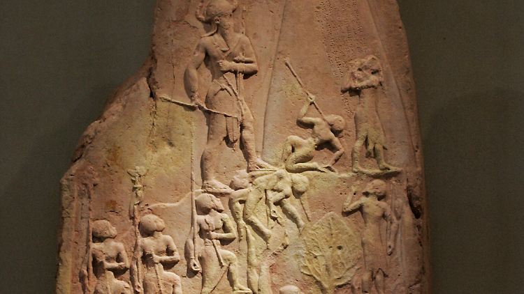 Die Naram-Sin-Stele - auf ihr wird der akkadische König Naram-Sin verherrlicht.
