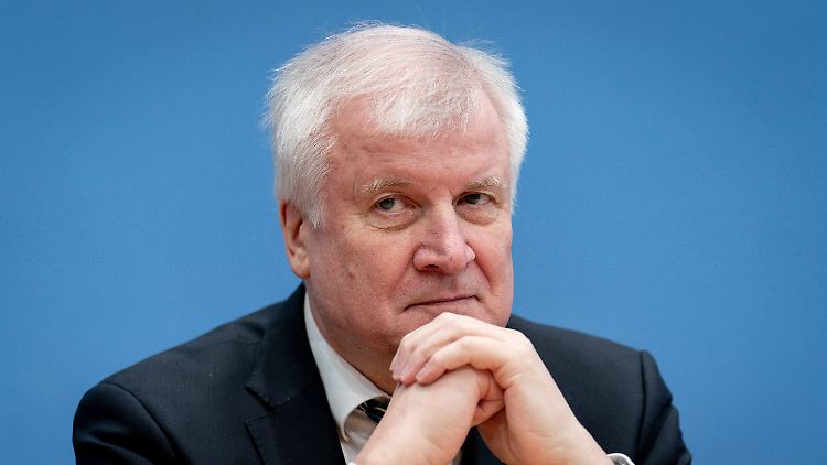 Seehofer will die Öffentlichkeit über das Ausmaß und Schlussfolgerungen informieren.