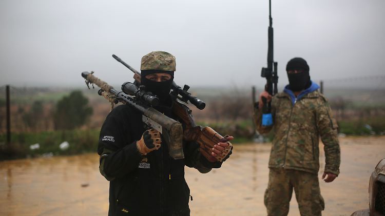 Die Türkei unterstützt syrische Milizionäre in der Nähe der Stadt Manbidsch.