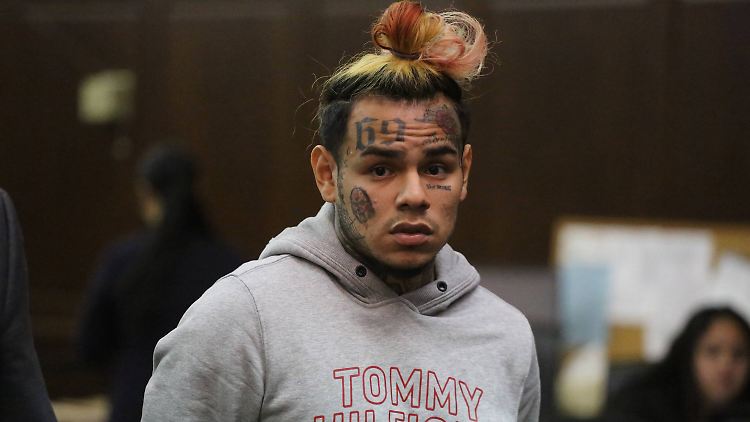 Wenn es dumm für ihn läuft, kommt Tekashi 6ix9ine erst mit Mitte 50 wieder aus dem Gefängnis.