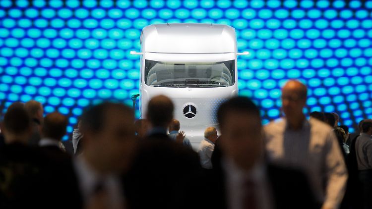 Rundum automatisierte "Future Trucks" statt halbautonomes Lkw-Platooning: Daimler gibt auf der CES in Las Vegas einen strategischen Kurswechsel bekannt.