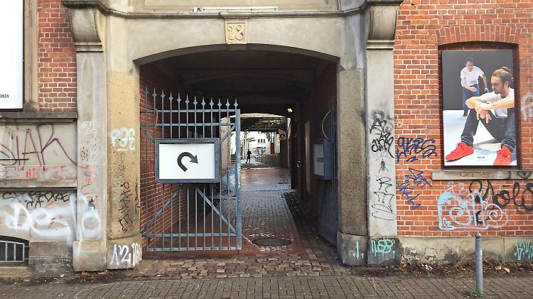 Im unbeleuchteten Durchgang zum Bremer Theater wurde Frank Magnitz überfallen und zusammengeschlagen.