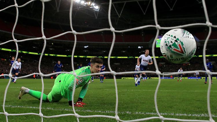 Und da knallt's: Kane trifft vom Punkt und Tottenham siegt im Halbfinal-Hinspiel des Ligapokals gegen Chelsea.