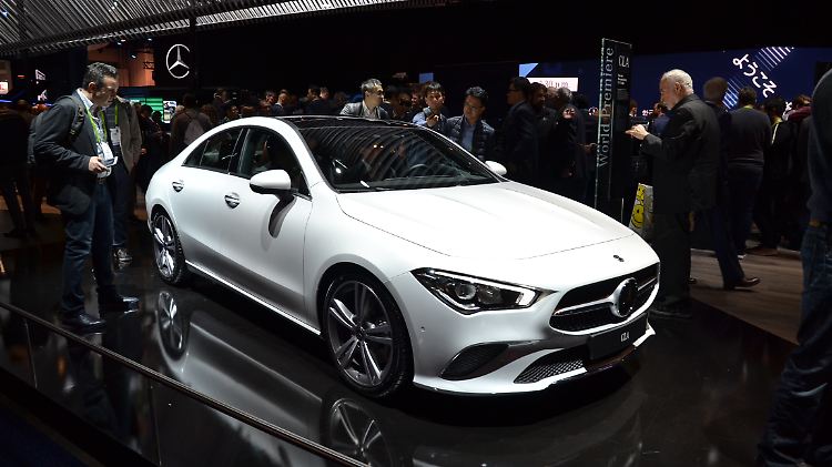 Einst hatten die junge Designergarde dem Mercedes CLA seinen Schliff gegeben, jetzt ist er sportlich angepasst.