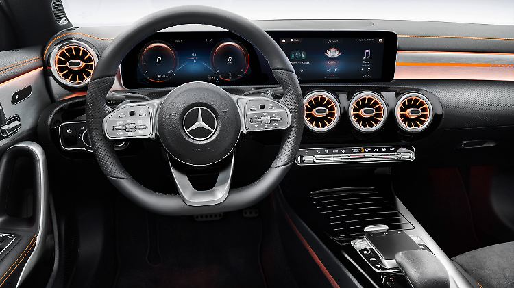 Das Innenleben hat der Mercedes CLA von der A-Klasse entlehnt, wartet aber mit erweitertem MBUX auf.