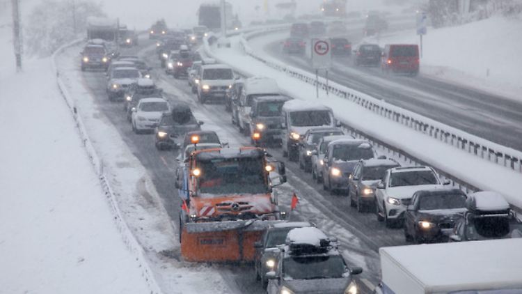 Autofahrer brauchten auf der A8 viel Geduld. 