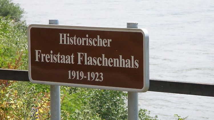 Schilder im Rheinland erinnern an den historischen Freistaat Flaschenhals.