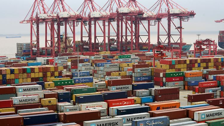 Der Hafen von Shanghai ist eines der wichtigsten Handelstore Chinas.