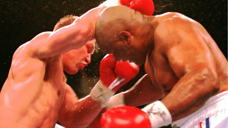 Eigentlich hatte Axel Schulz diesen Kampf gegen George Foreman ja dominiert ...