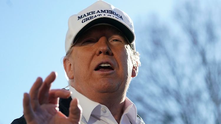Trump kurz vor seinem Abflug nach Texas.