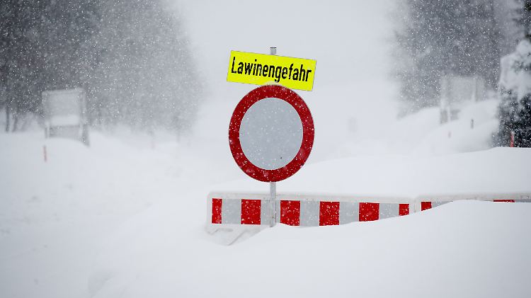 Auch in Österreich werden weitere Schneemassen erwartet. Die Lawinengefahr verschärft sich.