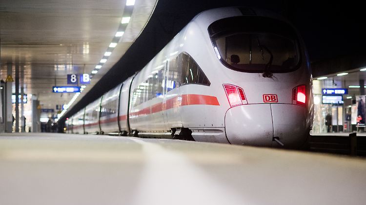 Der betrunkene Lokführer eines ICE verpasste einen Halt.