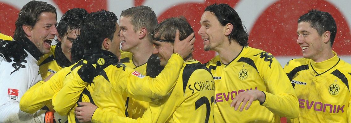 Eben jubeln und dann fix nach Hause: Dortmunds Spieler in Nürnberg.