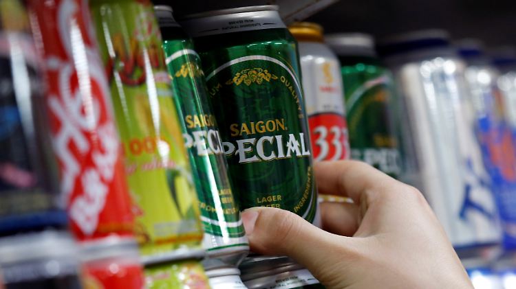 Insgesamt 15 Dosen Bier verabreichten die Ärzte dem Patienten.