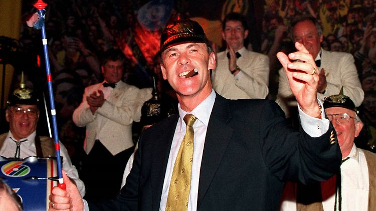 Meisterfeier mit dem BVB: Ottmar Hitzfeld am 18. Mai 1996.