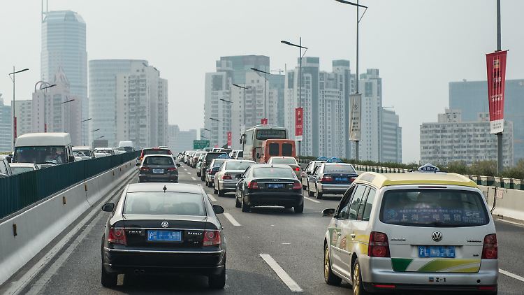 Alltagsszene aus Shanghai: Im Straßenbild der chinesischen Millionenmetropole zählen Autos von VW und Audi zum gewohnten Anblick.