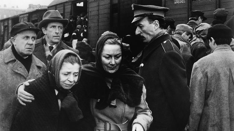 Szene aus der US-TV-Serie "Holocaust". Fiktionale Geschichten überlagern oft historische Fakten. 