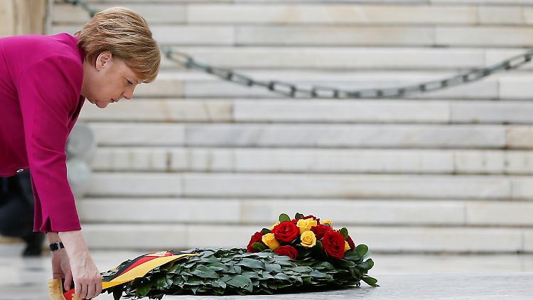 Am Denkmal für den unbekannten Soldaten legte Kanzlerin Merkel einen Kranz nieder.