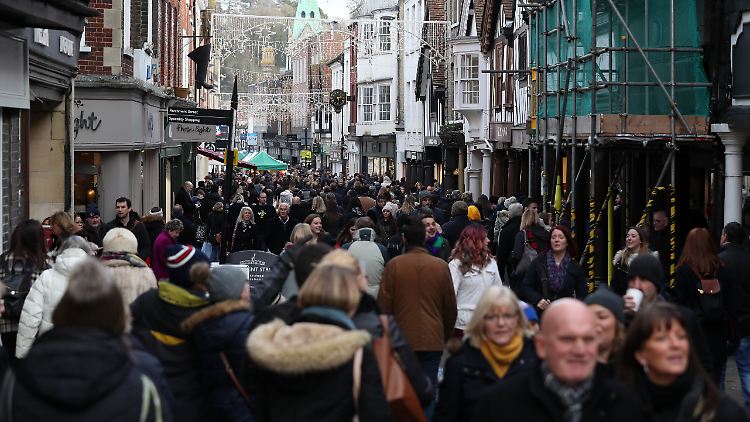 Werden die Briten Panik-Käufe starten, wenn sie von einem ungeregelten Brexit erfahren? - Die Polizei geht davon aus.