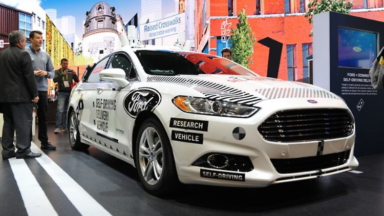 Ford zeigt auf der Technik-Messe CES ein Testauto seines Roboterwagen-Programms. 