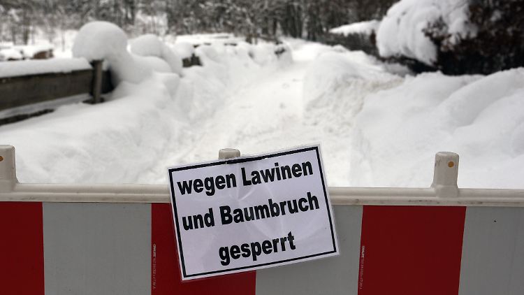 Die Lawinengefahr in den Alpen ist erheblich. Deswegen musste die Bundeswehr kontrollierte Lawinensprengungen vornehmen.
