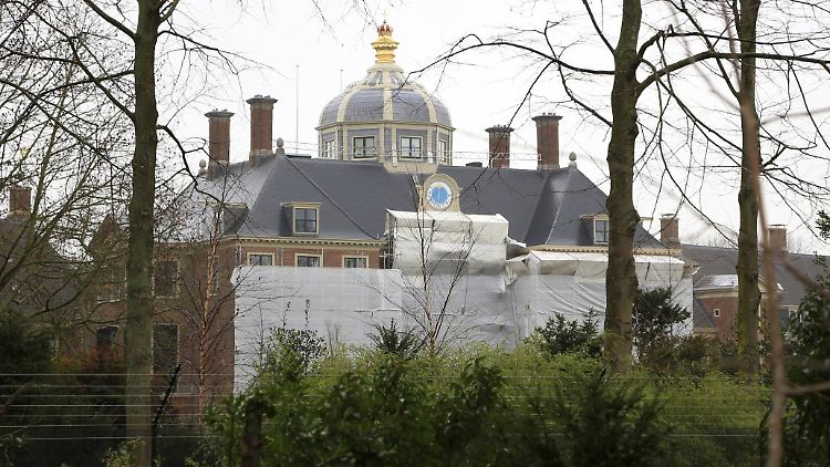 Huis ten Bosch wurde im 17. Jahrhundert als Lustschloss vom Stadthalter Friedrich Heinrich erbaut.