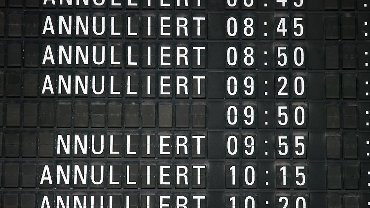 An insgesamt sechs Flughäfen dürften am Dienstag wieder etliche Flüge ausfallen.