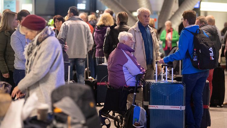 Arbeitsniederlegungen sind an den großen Airports Frankfurt und München sowie in Hamburg, Hannover, Bremen, Leipzig, Dresden und Erfurt geplant.