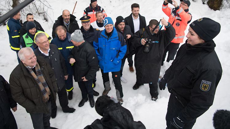 Innenminister Seehofer (links) machte sich in Berchtesgaden ein Bild von der Lage.