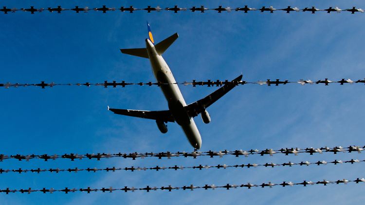 Ägypten wirft dem 18-jährigen vor, mit dem IS kommuniziert zu haben.