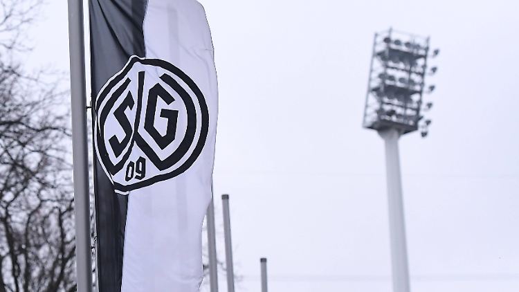 Insolvenz abgewendet: An der Lohrheide in Wattenscheid wird weiter Fußball gespielt.