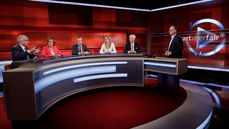 Plasbergs Gäste: Anthony Glees, Beatrix von Storch, Manfred Weber, Julie Kurz, Carl Martin Welcker (v.l.)