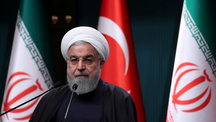 Präsident Ruhani pries den Bau von Rakete und Satellit als nationale Leistung.