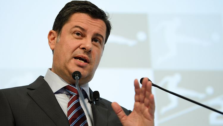 DFL-Boss Christian Seifert will das Wochenende für den nationalen Fußball reserviert wissen.