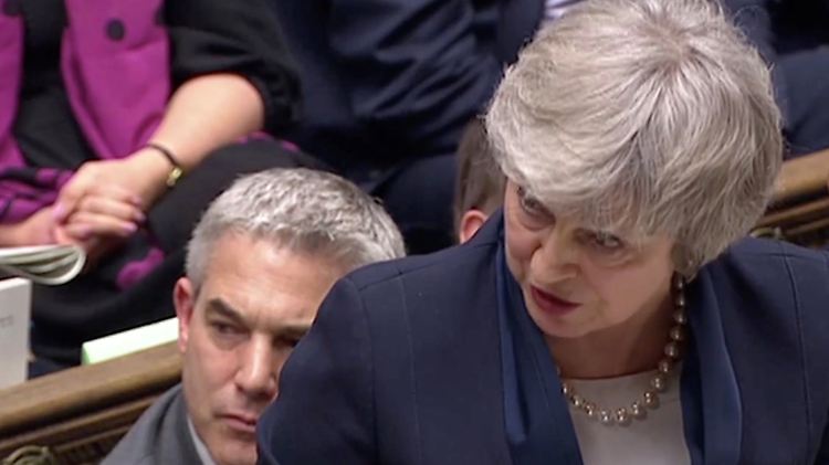 May spricht im Parlament - und erntet jede Menge Zwischenrufe.