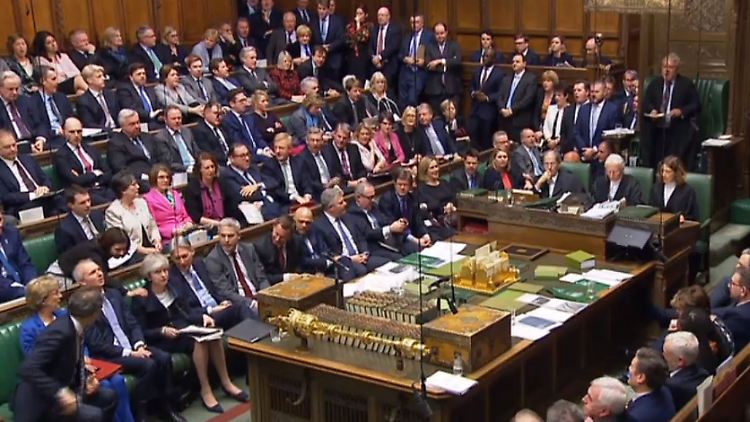 Theresa May im Unterhaus kurz vor ihrer historischen Niederlage.