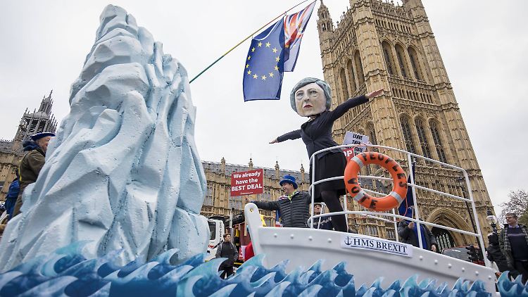 "Großbritannien gleicht einer abdriftenden Insel", schreibt eine Zeitung, nachdem das Parlament Mays Plan eine Absage erteilt hat.