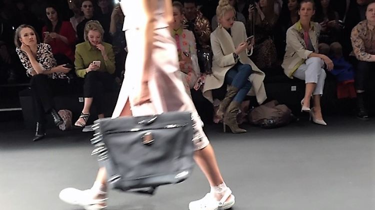 Alina Levshin, Jella Haase, Gizem Emre, Caro Cult und Franziska Knuppe bei Kilian Kerner im E-Werk.